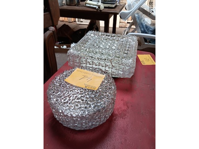 Lot 41 - plafondlamp. 2 stuks - afbeelding 1 van  2