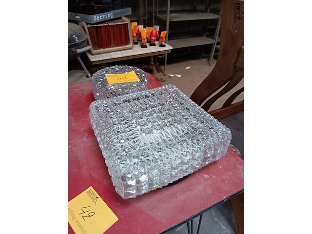 Lot 41 - plafondlamp. 2 stuks - afbeelding 2 van  2