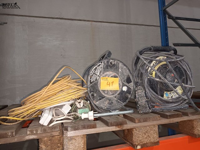 Lot 41 - verlengkabels - afbeelding 1 van  3