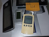 Lot 41 - weerstations. 6 stuks - afbeelding 1 van  3