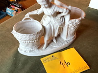 Lot 410 - beeldje biscuit porselein genummerd - afbeelding 2 van  3
