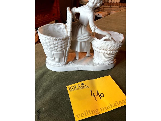 Lot 410 - beeldje biscuit porselein genummerd - afbeelding 3 van  3