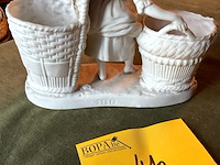 Lot 410 - beeldje biscuit porselein genummerd - afbeelding 3 van  3
