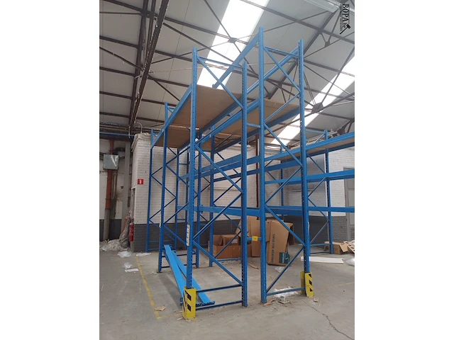 Lot 410 - magazijnstelling - afbeelding 1 van  5