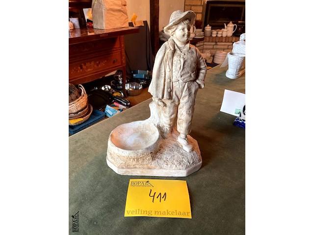 Lot 411 - beeld wit - afbeelding 1 van  3