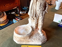 Lot 411 - beeld wit - afbeelding 1 van  3