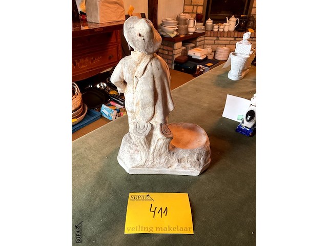 Lot 411 - beeld wit - afbeelding 2 van  3