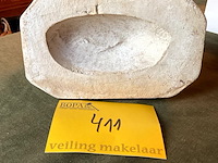 Lot 411 - beeld wit - afbeelding 3 van  3
