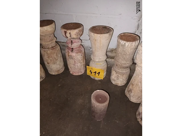 Lot 411 - houten kandelaars. 11 stuks - afbeelding 3 van  4