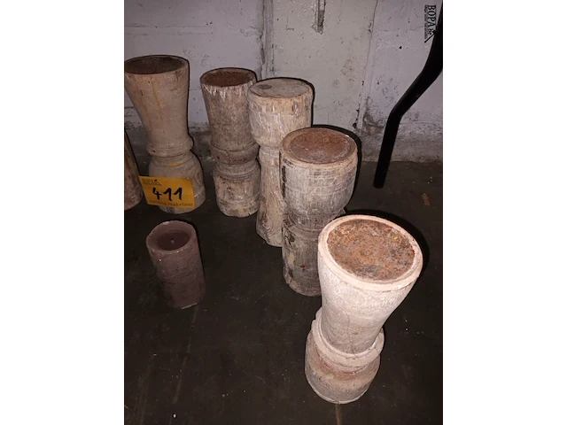 Lot 411 - houten kandelaars. 11 stuks - afbeelding 4 van  4