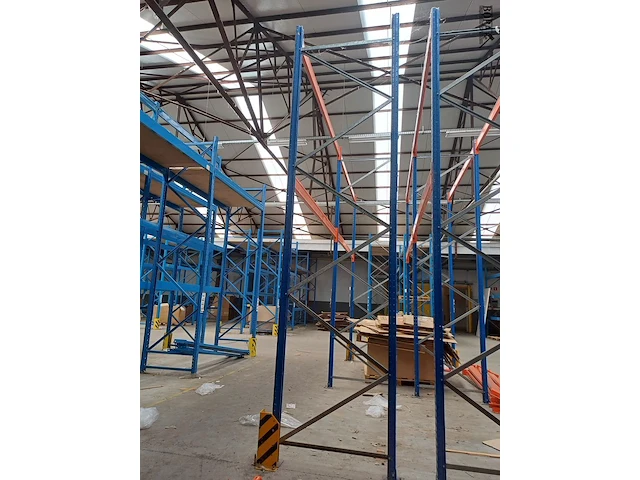 Lot 411 - magazijnstelling - afbeelding 4 van  4