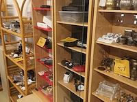 Lot 411 - vitrine kastje. 3 stuks - afbeelding 2 van  2