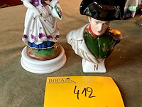 Lot 412 - beeldje napoleon gemerkt/beeldje vrouw schade, 2 stuks - afbeelding 1 van  3