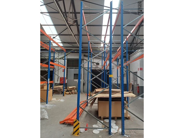 Lot 412 - magazijnstelling - afbeelding 1 van  4