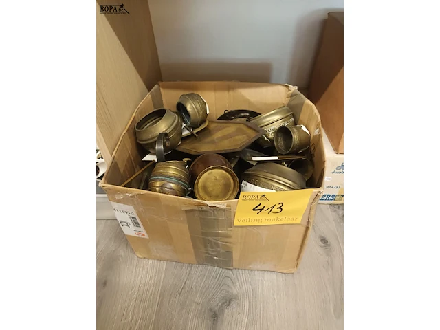 Lot 413 - koperwerk. 1 doos - afbeelding 1 van  3