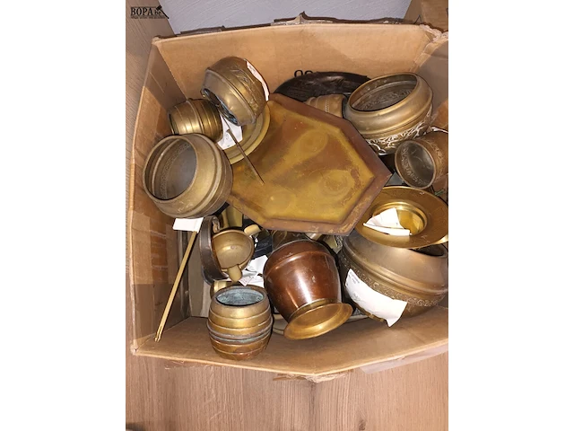 Lot 413 - koperwerk. 1 doos - afbeelding 2 van  3