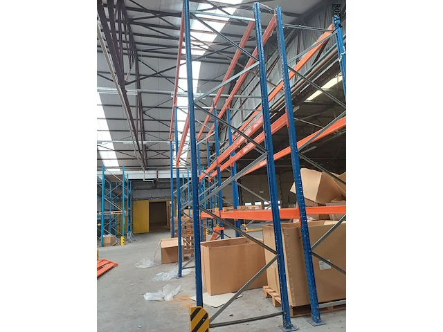Lot 413 - magazijnstelling - afbeelding 2 van  3