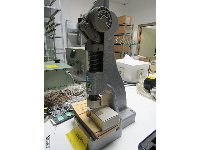 Lot 413 - stansmachine astor 100 - afbeelding 3 van  4