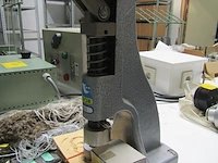 Lot 413 - stansmachine astor 100 - afbeelding 3 van  4