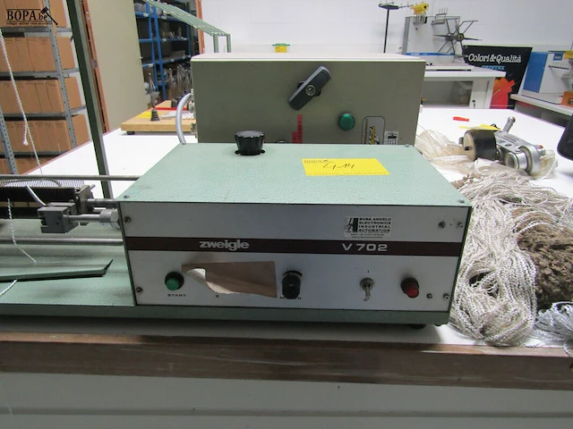 Lot 414 - garenwrijvingsmachine zweigle - afbeelding 1 van  10