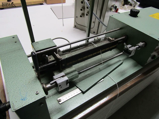 Lot 414 - garenwrijvingsmachine zweigle - afbeelding 6 van  10