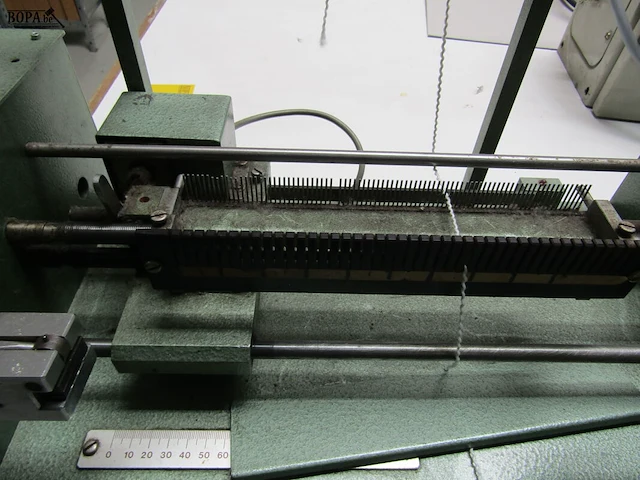 Lot 414 - garenwrijvingsmachine zweigle - afbeelding 10 van  10
