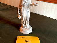 Lot 414 - grieks vrouwenbeeld - afbeelding 1 van  2