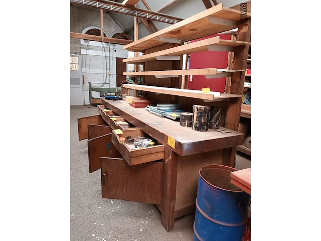 Lot 414 - houten werkbank - afbeelding 2 van  3