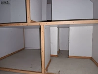 Lot 414 - poppenhuis - afbeelding 3 van  3