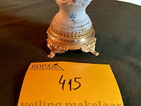 Lot 415 - capodimonte porselein meisje met mandje - afbeelding 3 van  3