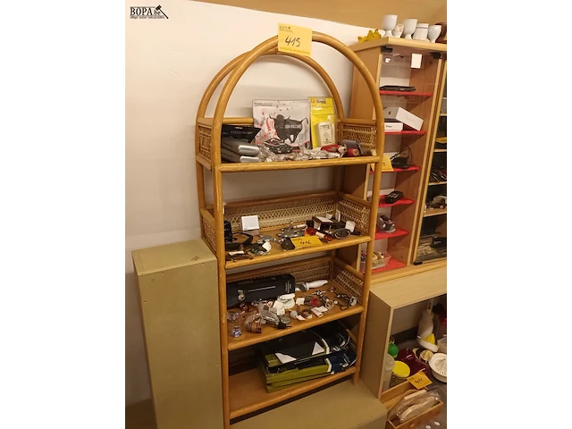 Lot 415 - rotan rek - afbeelding 1 van  4