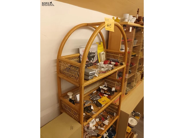 Lot 415 - rotan rek - afbeelding 2 van  4