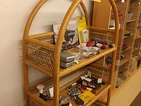 Lot 415 - rotan rek - afbeelding 2 van  4