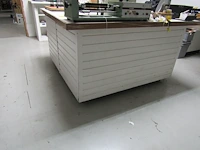 Lot 415 - vierkante werktafel - afbeelding 1 van  4