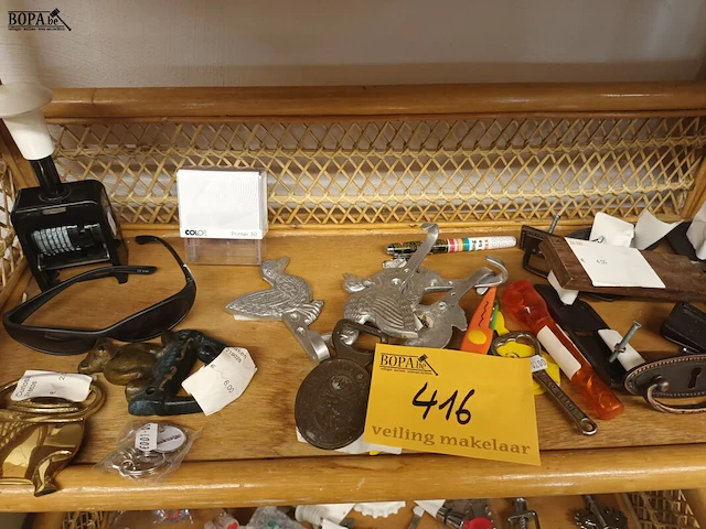 Lot 416 - diversen. inhoud rek - afbeelding 3 van  5