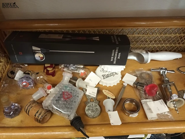 Lot 416 - diversen. inhoud rek - afbeelding 4 van  5