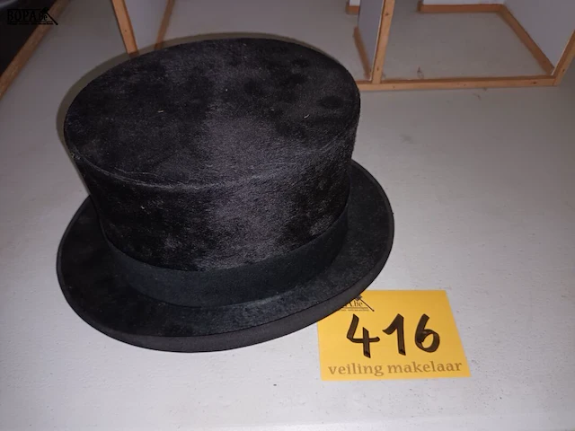 Lot 416 - hoge hoed - afbeelding 1 van  4