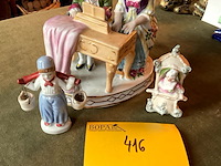 Lot 416 - kleurrijk duo aan piano/waterdrager/poppenkastje - afbeelding 1 van  5