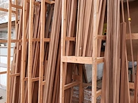 Lot 416 - lot houten latten en profielen - afbeelding 4 van  4