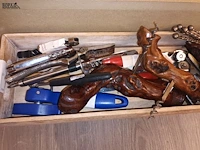 Lot 417 - flessen- en blikopeners. 1 bak - afbeelding 3 van  4