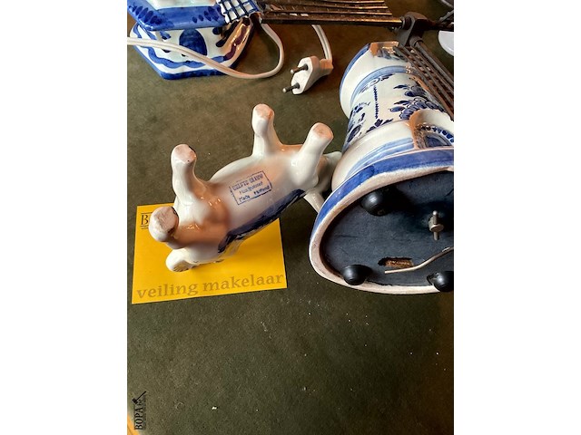 Lot 417 - molens in delft hollands licht en muzikaal/koe melkkan delft - afbeelding 4 van  7
