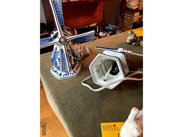 Lot 417 - molens in delft hollands licht en muzikaal/koe melkkan delft - afbeelding 5 van  7