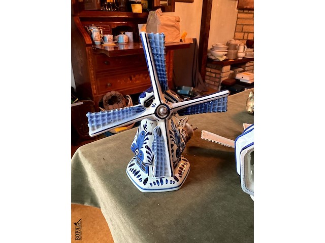 Lot 417 - molens in delft hollands licht en muzikaal/koe melkkan delft - afbeelding 6 van  7