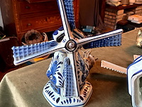 Lot 417 - molens in delft hollands licht en muzikaal/koe melkkan delft - afbeelding 6 van  7