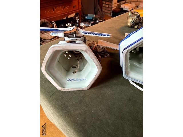 Lot 417 - molens in delft hollands licht en muzikaal/koe melkkan delft - afbeelding 7 van  7