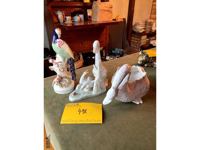 Lot 418 - porseleinen beeldjes italiaans zwanen /vogels, 3 stuks - afbeelding 1 van  5