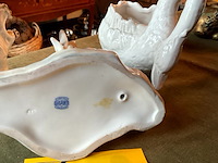 Lot 418 - porseleinen beeldjes italiaans zwanen /vogels, 3 stuks - afbeelding 4 van  5