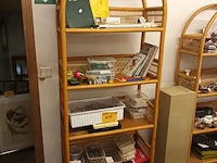 Lot 418 - rotan rek - afbeelding 1 van  3