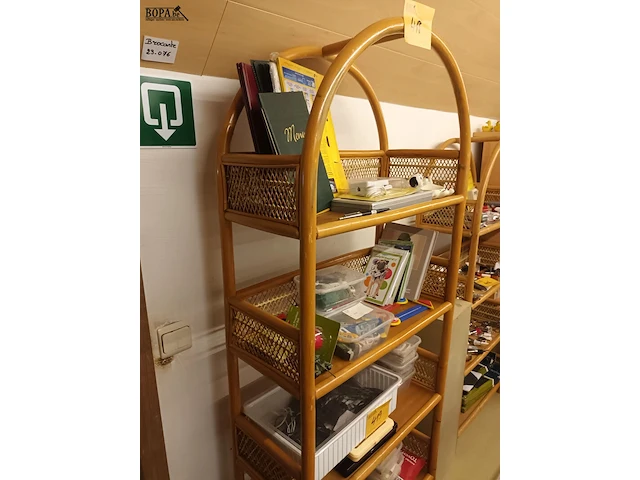 Lot 418 - rotan rek - afbeelding 2 van  3