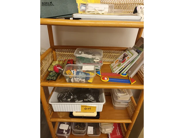 Lot 419 - diversen. inhoud rek - afbeelding 1 van  6